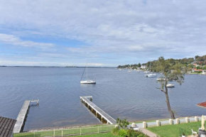 Carey Bay 180 degree Water Views and WIFI, Rathmines